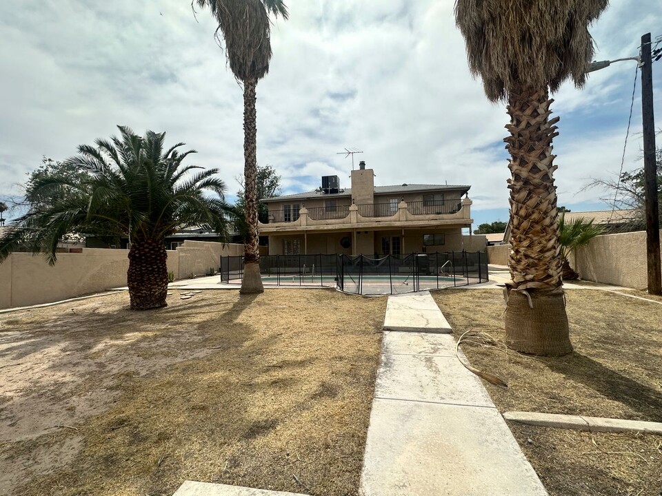 1221 S 17th St in Las Vegas, NV - Building Photo