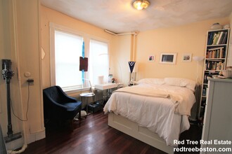 108 Myrtle St, Unit 10 in Boston, MA - Foto de edificio - Building Photo