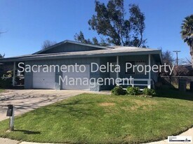 27 Scoles Ct in Sacramento, CA - Building Photo