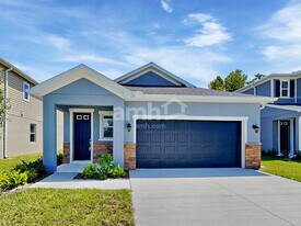 1105 Walden Pond Dr in Plant City, FL - Building Photo