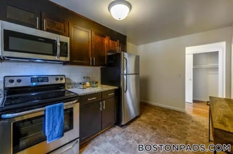 11 Captain Parker Arms in Lexington, MA - Building Photo - Building Photo
