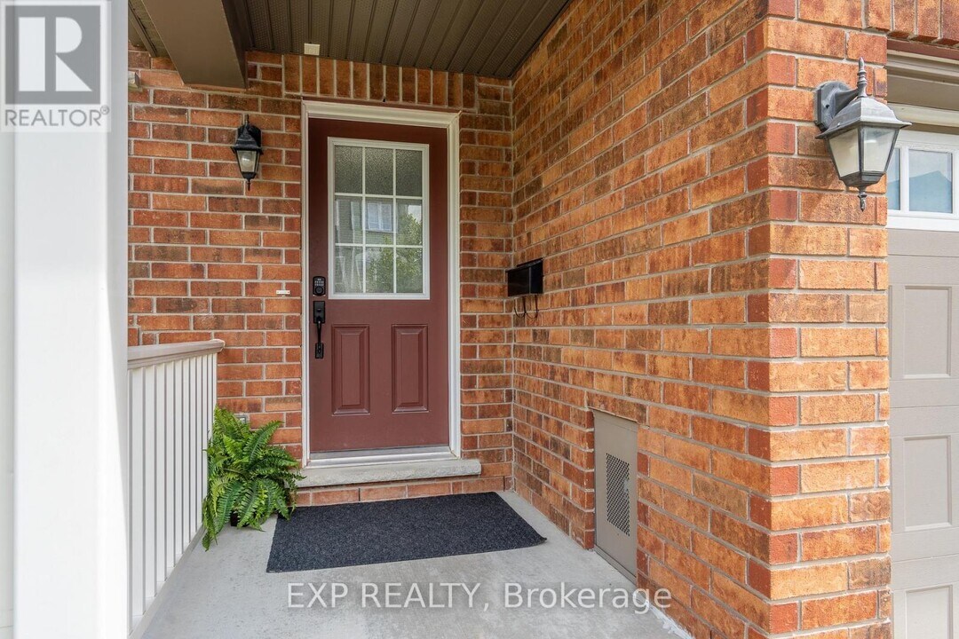 709 Maloja Way in Ottawa, ON - Building Photo