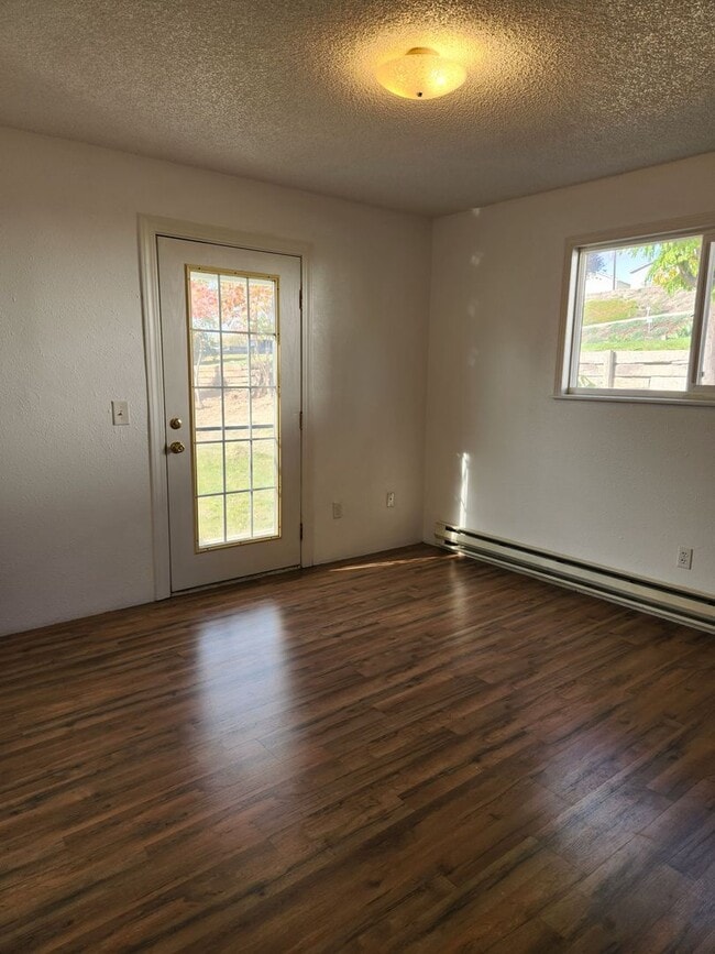 property at 318 N 5th St
