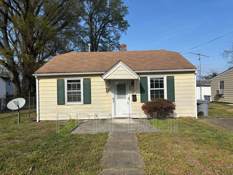 720 Westwood Ave in Hampton, VA - Building Photo