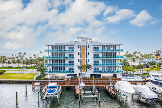 Sky Harbor Condominiums in Hollywood, FL - Building Photo - Building Photo