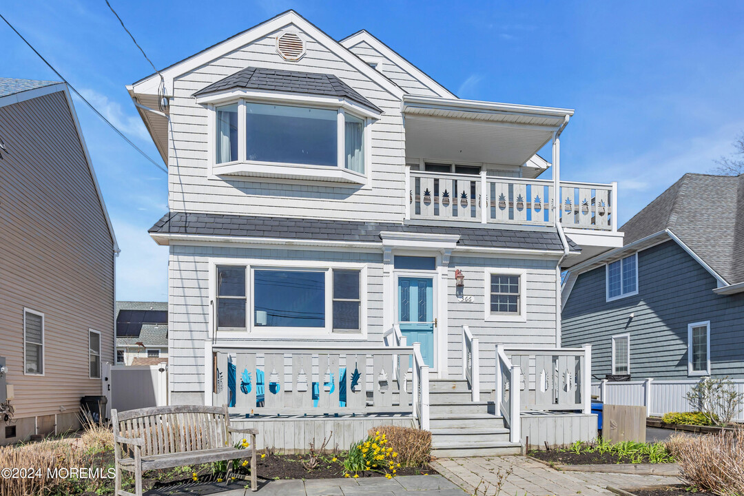 366 River Pl in Manasquan, NJ - Building Photo