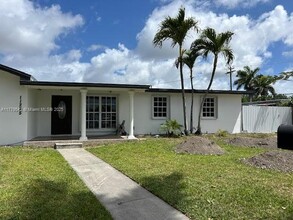 11225 SW 47th Terrace in Miami, FL - Building Photo - Building Photo
