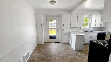 105 Morning Glory St SW in Grand Rapids, MI - Building Photo - Building Photo