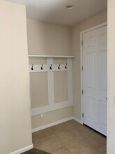 1278 Greenbrier Dr in Hanford, CA - Building Photo - Building Photo