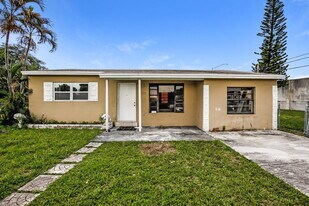 2906 Mayo St in Hollywood, FL - Building Photo