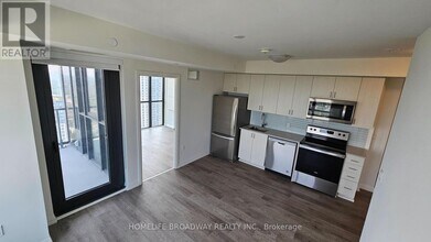 325 Yorkland Blvd in Toronto, ON - Building Photo - Building Photo