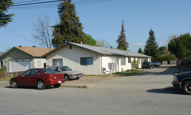 175-185 Ronan Ave in Gilroy, CA - Building Photo - Building Photo