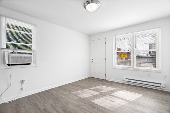 102 S West St in Alexandria, IN - Foto de edificio - Building Photo