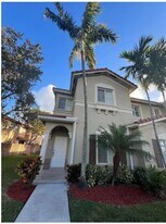 10776 NW 84th Ln in Doral, FL - Building Photo