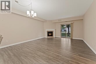 5995 Ellis St in Lasalle, ON - Building Photo - Building Photo