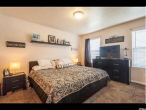 5237 W Cool Water Way in West Jordan, UT - Building Photo - Building Photo