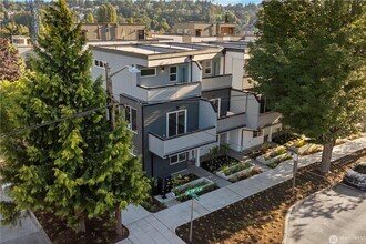 105 NW 39th St in Seattle, WA - Building Photo - Building Photo