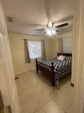 2724 NW 44th Pl in Gainesville, FL - Building Photo - Building Photo