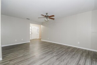 4810 Wynwood Dr in Tampa, FL - Building Photo - Building Photo