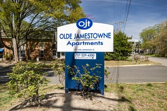 Olde Jamestowne Apartments in Williamsburg, VA - Foto de edificio - Building Photo