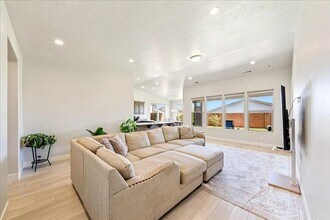 227 W White Pearl Dr in Washington, UT - Building Photo - Building Photo