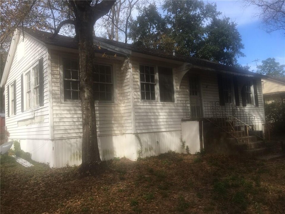 323 1st St in Chickasaw, AL - Building Photo