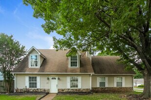 1271 Breezy Gate Dr in Cordova, TN - Building Photo