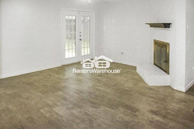 3835 Brookwind Dr in La Porte, TX - Building Photo - Building Photo