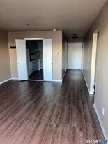 1730 State St in Hamden, CT - Building Photo