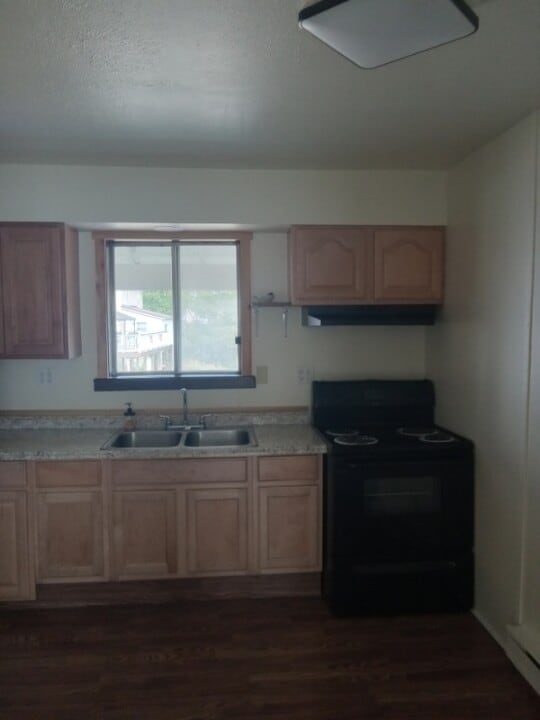 400 Broadway St in Rockwood, PA - Building Photo