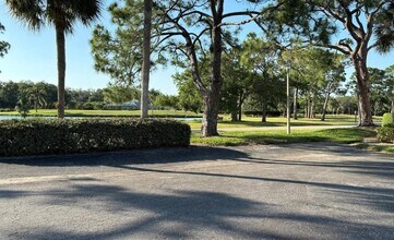 3677 Longmeadow in Sarasota, FL - Building Photo - Building Photo