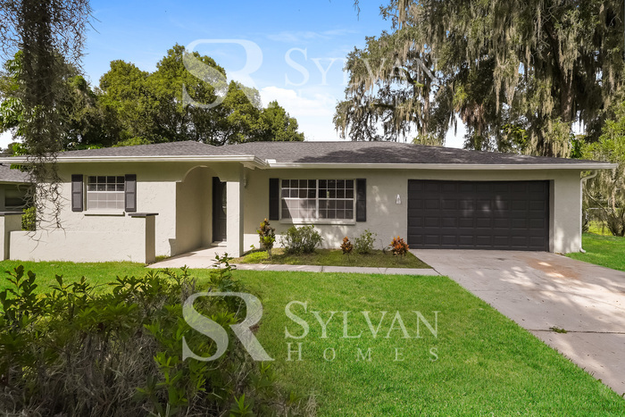 2904 Forest Cir in Seffner, FL - Foto de edificio