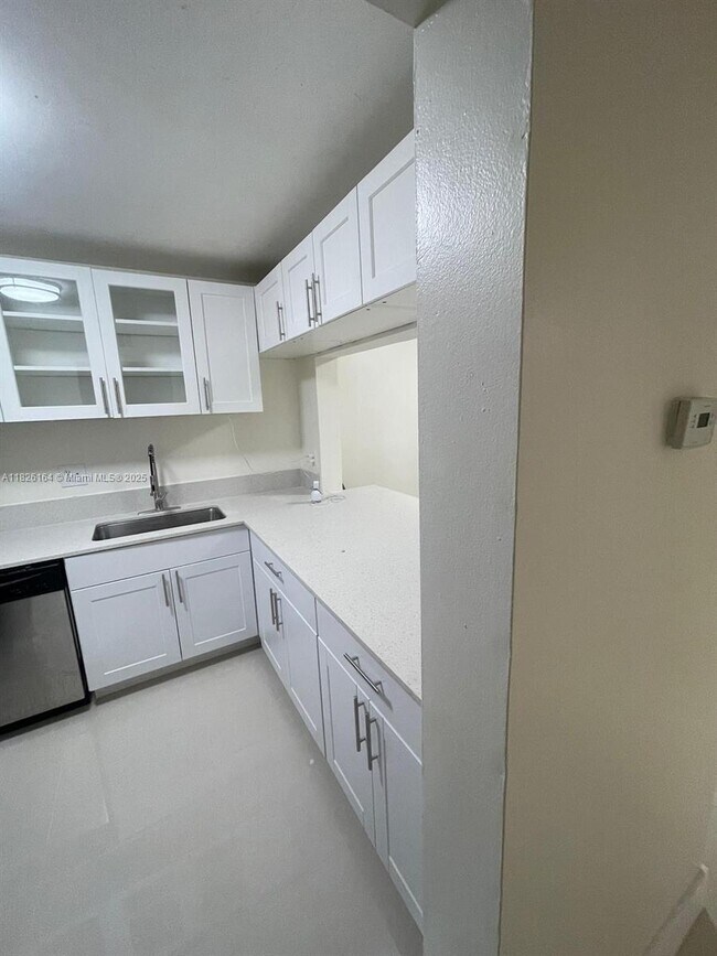 7925 Fairview Dr in Tamarac, FL - Building Photo - Building Photo