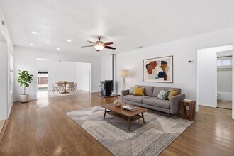 6122 Nagel St in La Mesa, CA - Foto de edificio - Building Photo