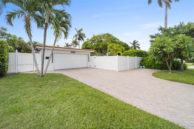 4506 W Tradewinds Ave in Lauderdale-by-the-Sea, FL - Building Photo - Building Photo