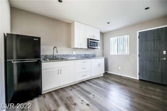 2201 Fairfield Ave in Las Vegas, NV - Building Photo - Building Photo