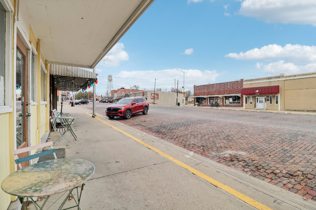 608 Main St in Wellsville, KS - Building Photo - Building Photo