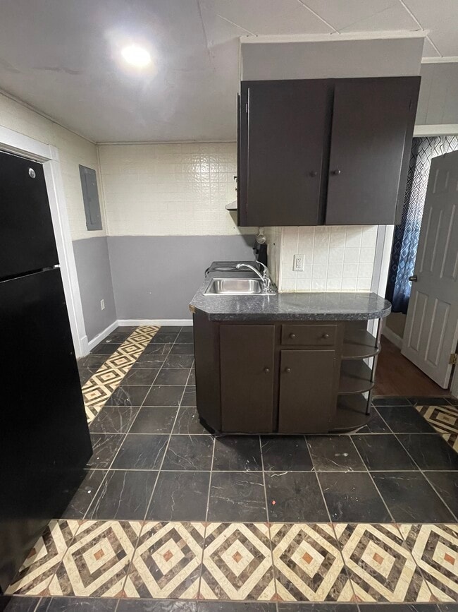 310 University Ave, Unit 2