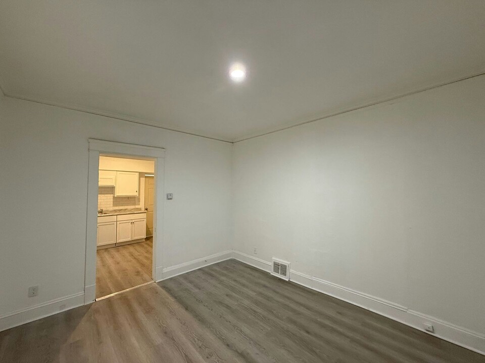 10413 Mt Auburn Ave in Cleveland, OH - Building Photo