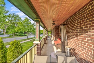 203 S Columbia St in Naperville, IL - Building Photo - Building Photo