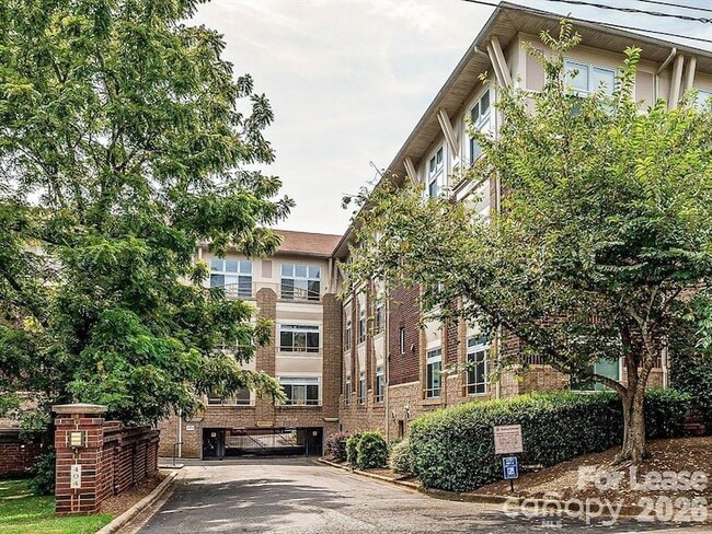 property at 404 N Laurel Ave