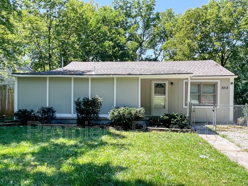 3818 Crescent Ave in Kansas City, MO - Building Photo