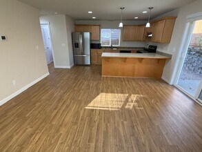 19225 24th Pl W in Lynnwood, WA - Building Photo - Building Photo