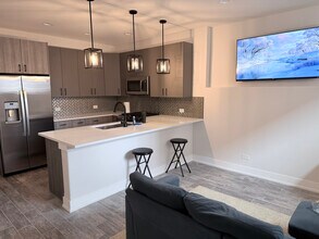 6530 S Champlain Ave, Unit Unit 1 in Chicago, IL - Building Photo - Building Photo