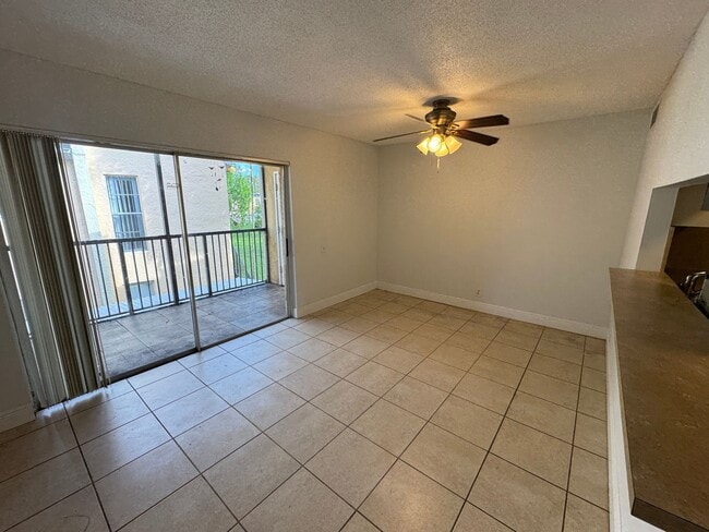 4529 Treehouse Ln in Tamarac, FL - Building Photo - Building Photo