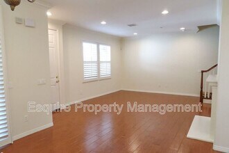 232 Lightwood St in Camarillo, CA - Building Photo - Building Photo