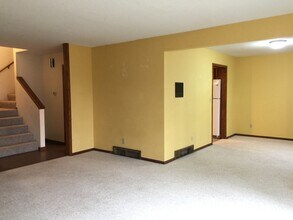 2263 Springbrook Ct in Grand Forks, ND - Building Photo - Building Photo