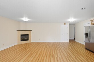 17138-17146 NE Oregon St in Portland, OR - Building Photo - Building Photo