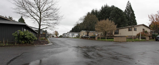 Mountain View Mobile Estates in Estacada, OR - Foto de edificio - Building Photo