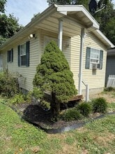 222 Beechwood Dr in Ona, WV - Foto de edificio - Building Photo
